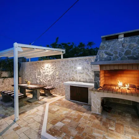 Dalmatian Villa Castello Coza With Pool * 维耶拉克