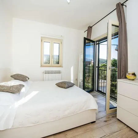 Dalmatian Villa Castello Coza With Pool * 维耶拉克